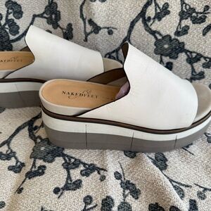 Naked Feet FLOW in Mist Platform Sandals Size 8 1/2 EUC